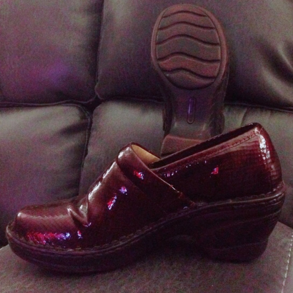 "Nurse Mates" Nurse Shoes Wine color Size 7.5